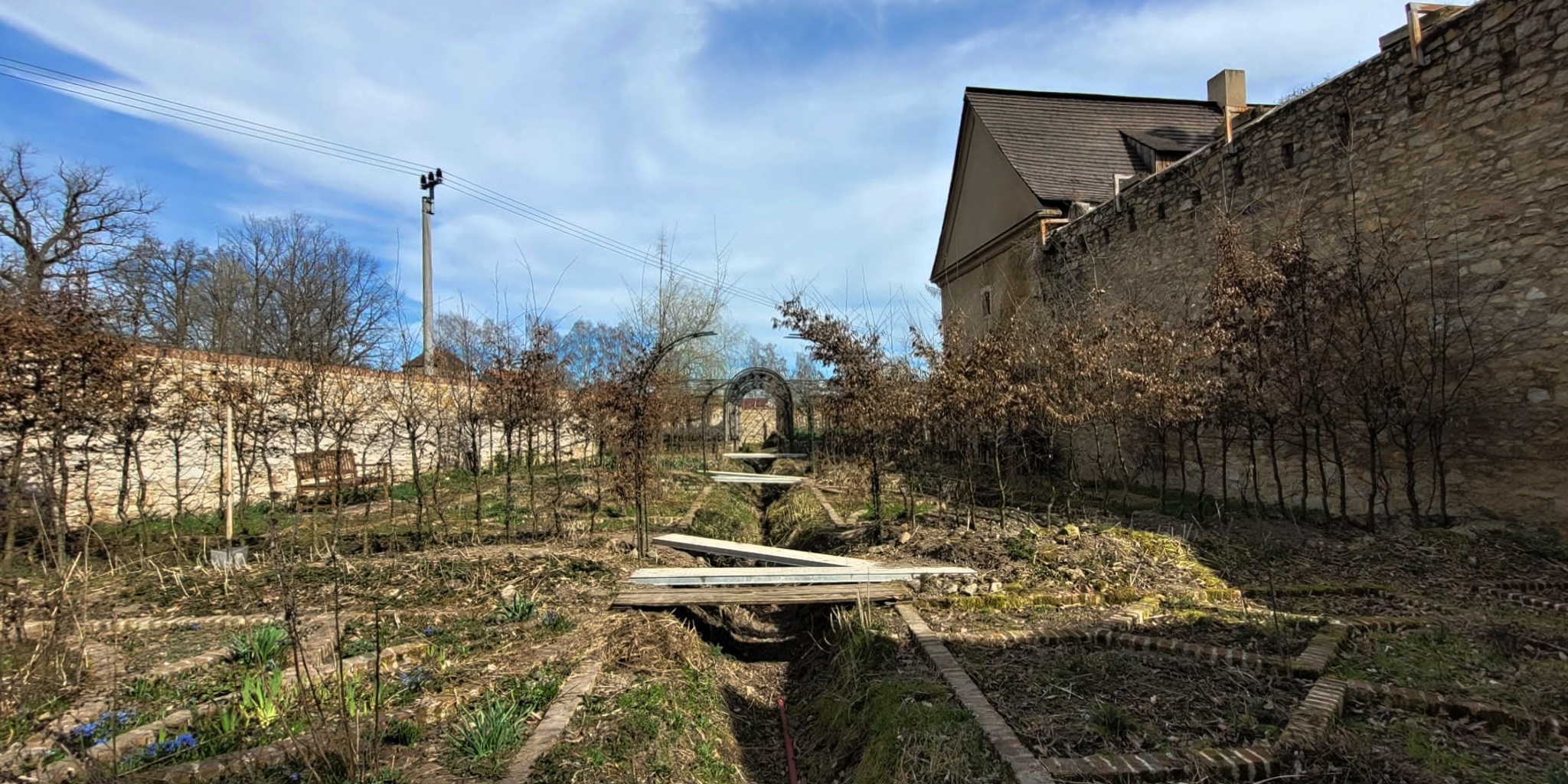 Dolní tvrz ( Barochovská ) Kestřany