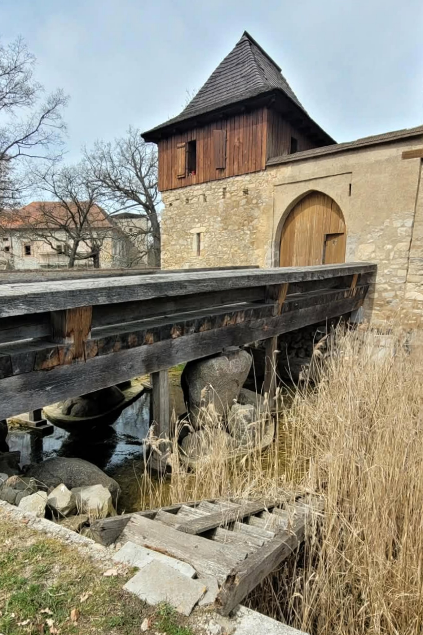 Dolní tvrz ( Barochovská ) Kestřany