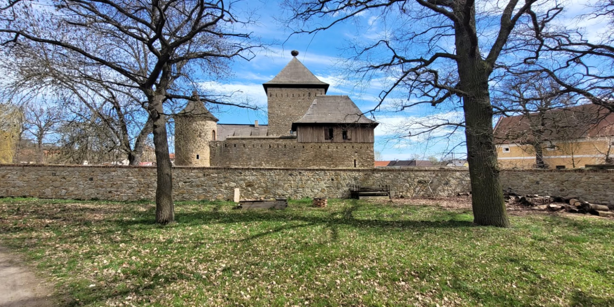 Dolní tvrz ( Barochovská ) Kestřany